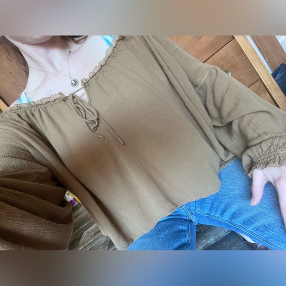 Free People Brown boho flowy crop top cold shoulder bell sleeves • size Large - Picture 9 of 13